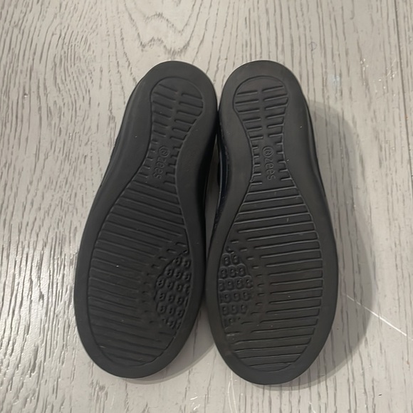 Black slip on flats - Picture 2 of 3